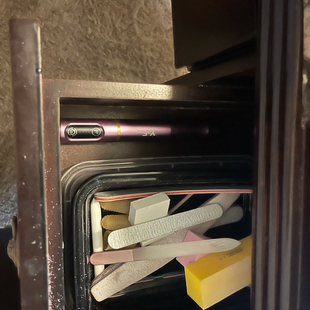 Manicure table - Picture 10 of 11